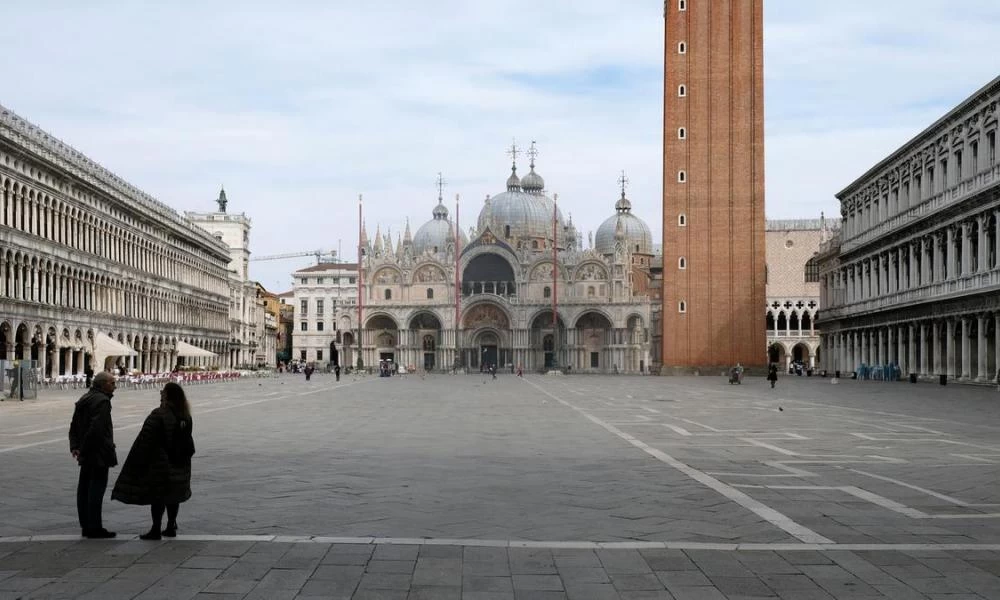Ιταλία: Ετοιμάζεται να κλείσει σχολεία, μπαρ και εστιατόρια